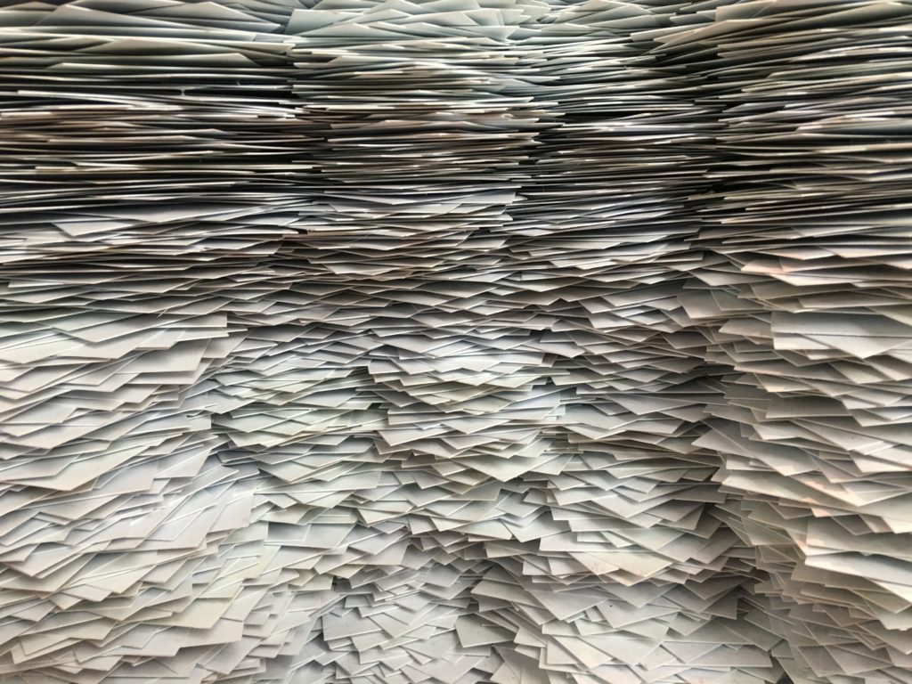 Papír, sok-sok papír