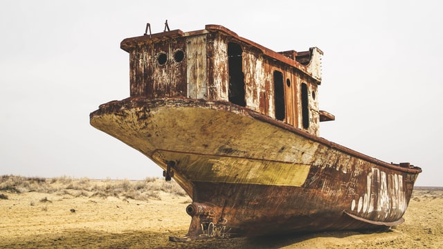 Hajó a kiszáradt Aral-tónál