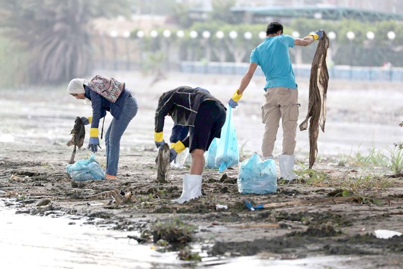 Fiatal önkéntesek Egyiptomban is nekiláttak a folyó megtisztításának. Forrás: thearabweekly.com