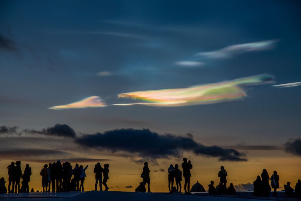 A különleges gyöngyházfelhők Oslo fölött.  Forrás: Rosta Éva