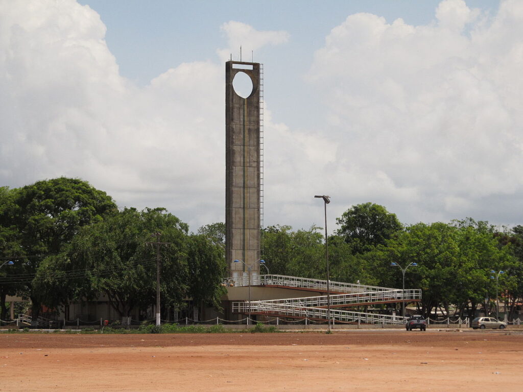 Az Egyenlítőt jelző Marco Zero emlékmű Macapá-ban, Brazíliában. Kép forrása: wikimedia