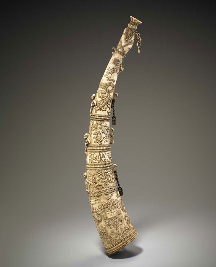 15. századi vadászkürt, Afrikai Művészetek Nemzeti Múzeuma. Ez az antik elefántcsont műtárgy kivételt képez. Kép forrása: africa.si.edu  