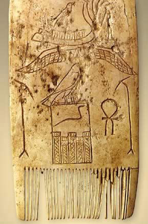 Ókori egyiptomi elefántcsont fésű. Kép forrása: touregypt.net  