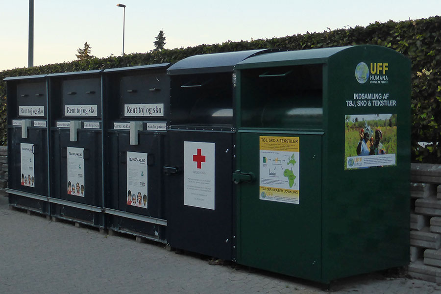 Használtruha konténerek Dániában. Kép: uff.dk