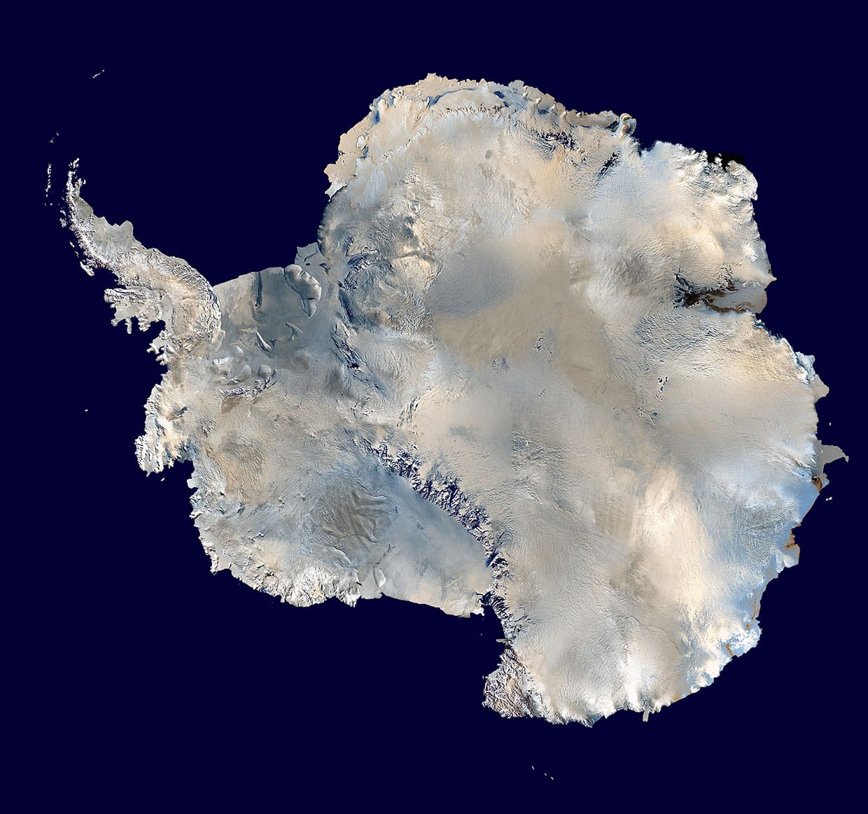 Kép: Az Antarktisz valós méretarányú képe, műholdfotókból megalkotva.