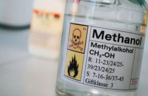 Kép: a metanol már kis dózisban is halálos méreg!
