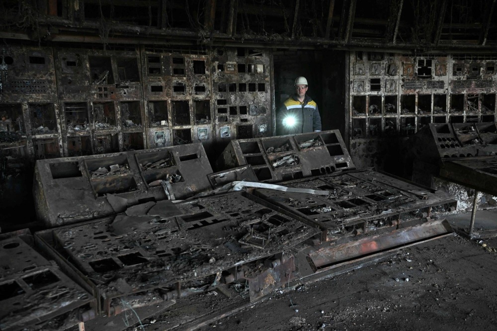 Kép: megrongált ukrán erőmű kiégett vezérlőterme