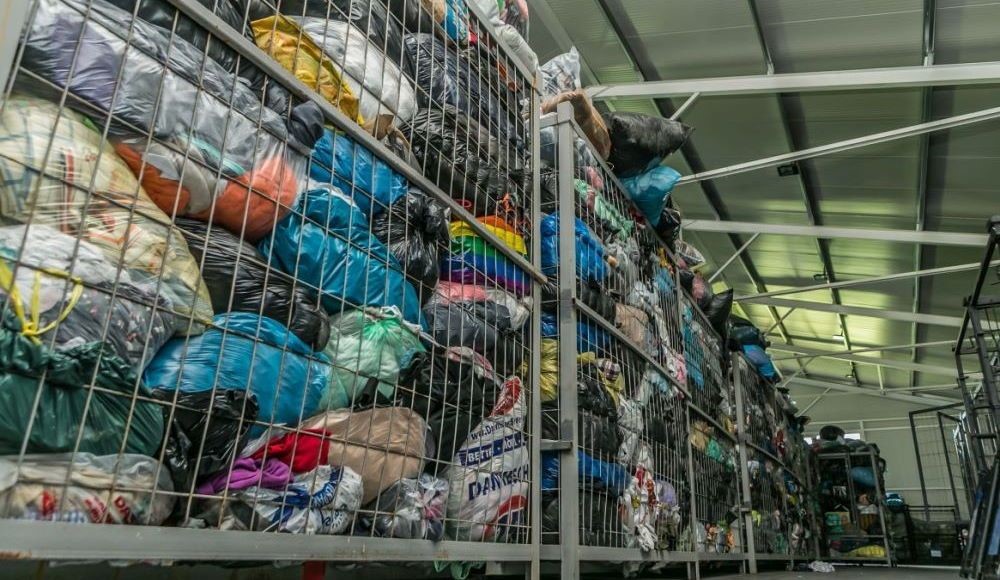 Kép: Az Egyesült Államok a legnagyobb használtruha-exportőr, Kanadától Chiléig számos országba szállít ruhákat átválogatásra és újrakivitelre.